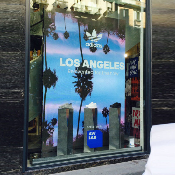 noleggio ledscreen per vetrina | adidas_temporapix